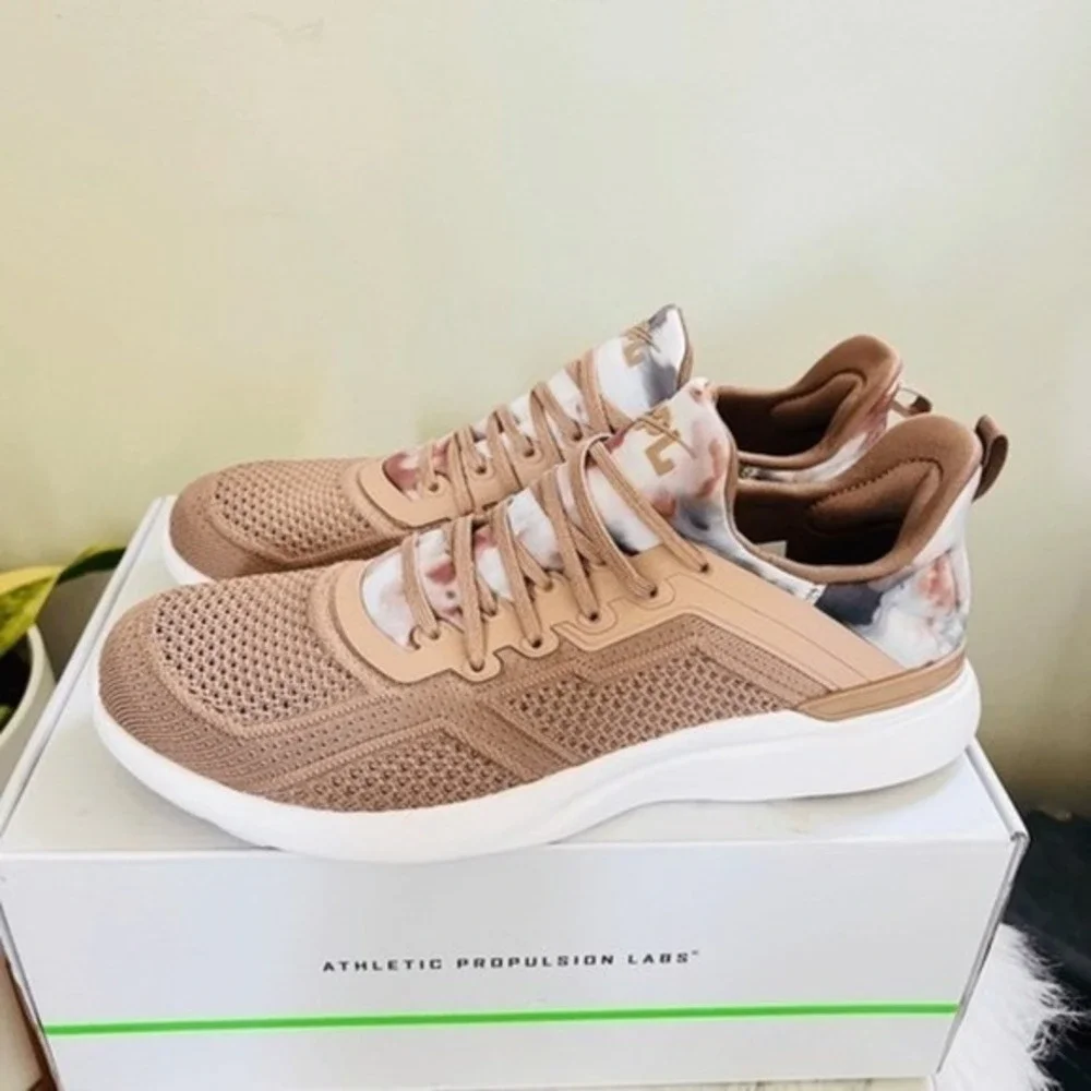 APL TechLoom Tracer Knit Training Tennis Shoe, Tie Dye/Tan, Size 11 NWT